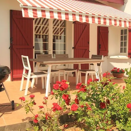 Nyaraló Louharechenia - Maison D'invites Au Pays-basque Avec Piscine & Jardin Villefranque