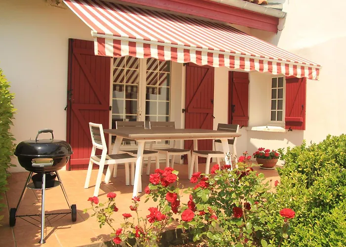 Dom wakacyjny Louharechenia - Maison D'invites Au Pays-basque Avec Piscine & Jardin